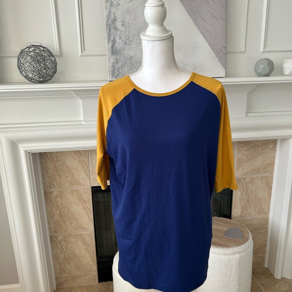 Womens smalls. 5 shirts posted.